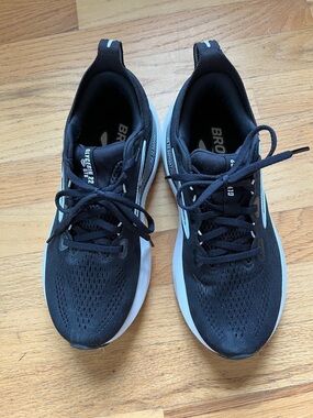 Brooks Black and White Womens Glycerin 22 Running Shoes